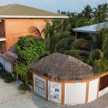 Shamar Guesthouse & Dive Maamigili Island Bagian luar foto