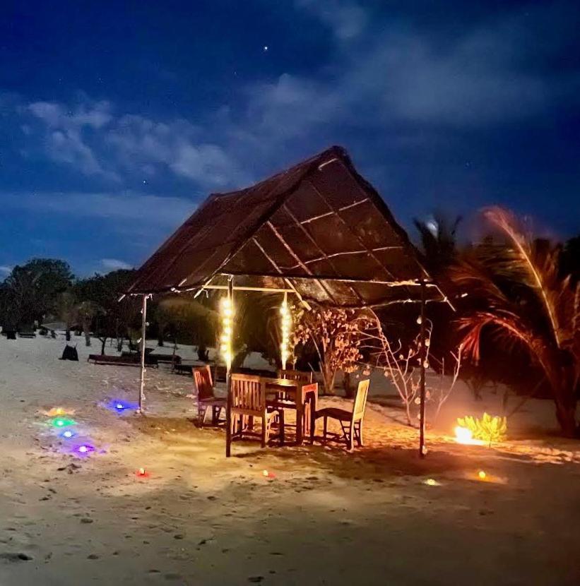 Shamar Guesthouse & Dive Maamigili Island Bagian luar foto