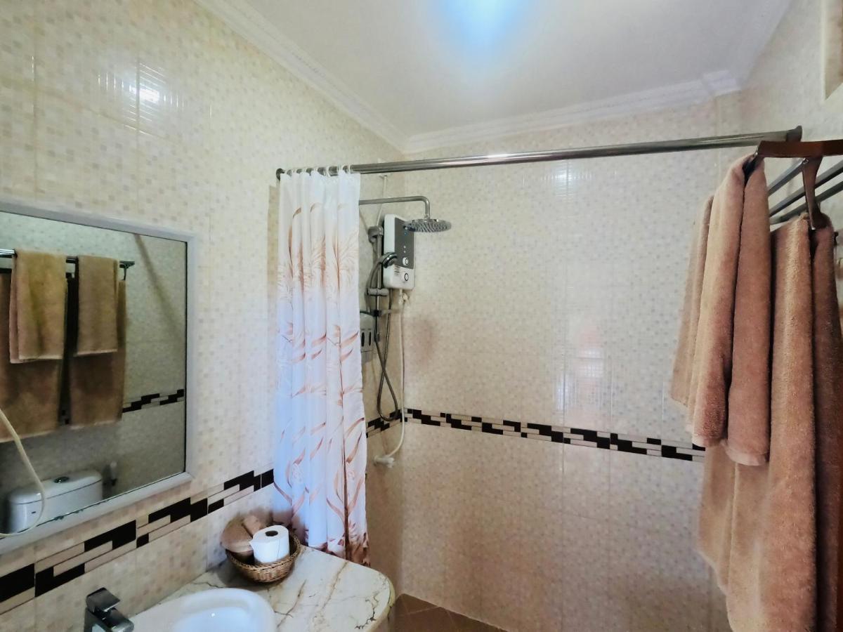 Shamar Guesthouse & Dive Maamigili Island Bagian luar foto