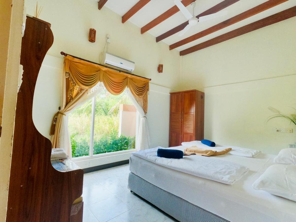 Shamar Guesthouse & Dive Maamigili Island Bagian luar foto