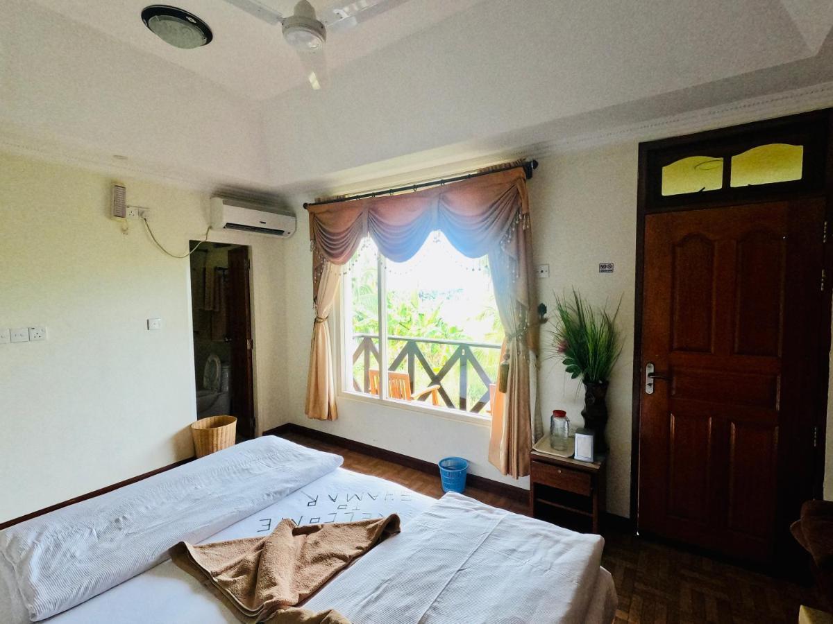 Shamar Guesthouse & Dive Maamigili Island Bagian luar foto