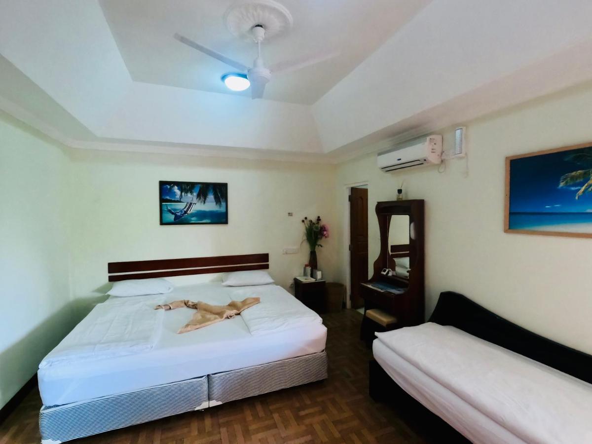 Shamar Guesthouse & Dive Maamigili Island Bagian luar foto