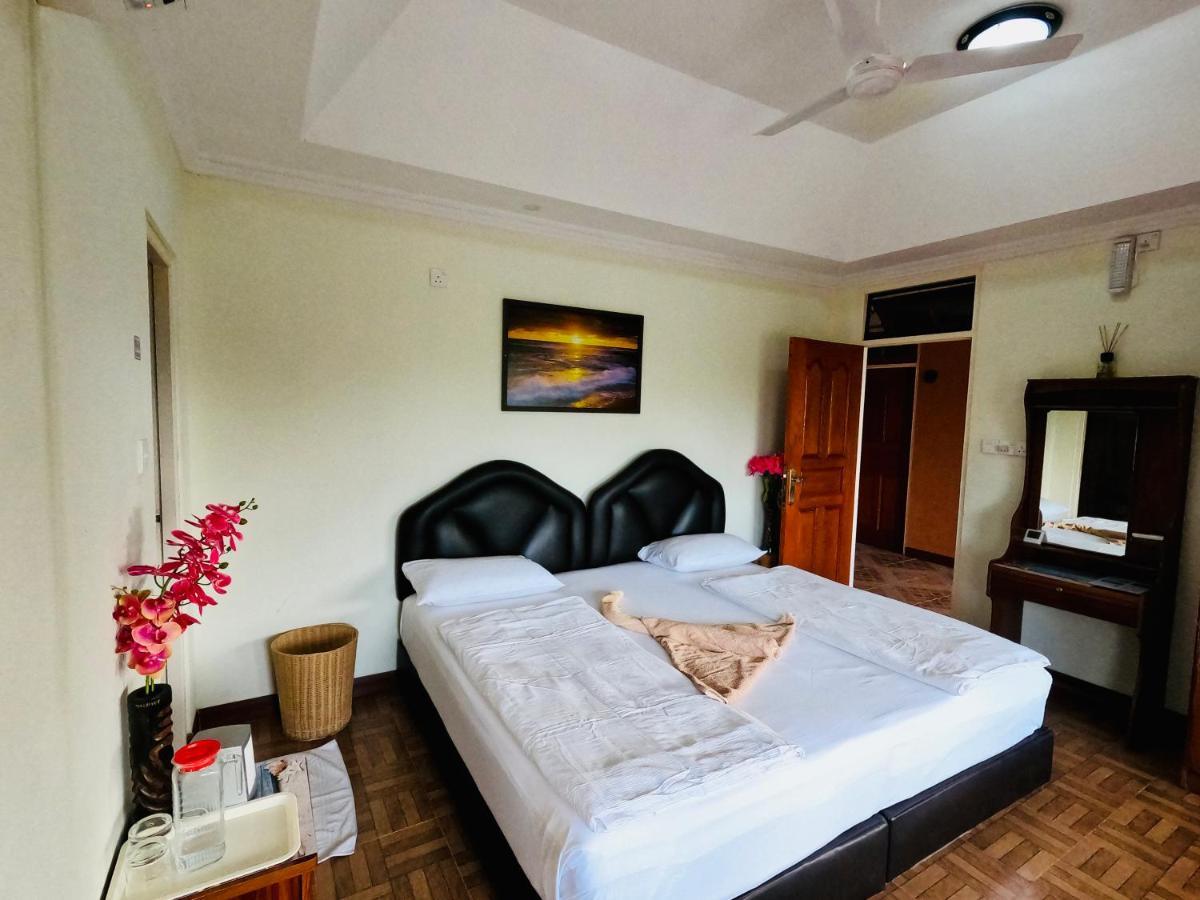 Shamar Guesthouse & Dive Maamigili Island Bagian luar foto